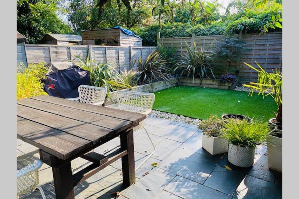 Stunning, Stylish Garden Flat In The Heart Of Wimbledon Apartman London Kültér fotó
