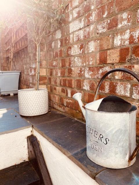 Stunning, Stylish Garden Flat In The Heart Of Wimbledon Apartman London Kültér fotó